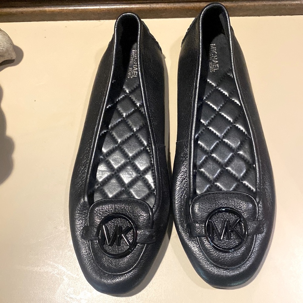 MICHAEl KORS black flats